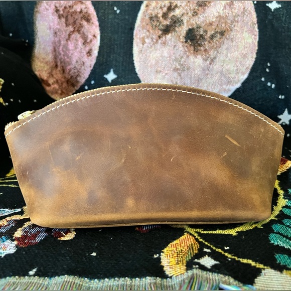 SOLD Portland Leather English Tan Eclipse makeup bag - Picture 5 of 8